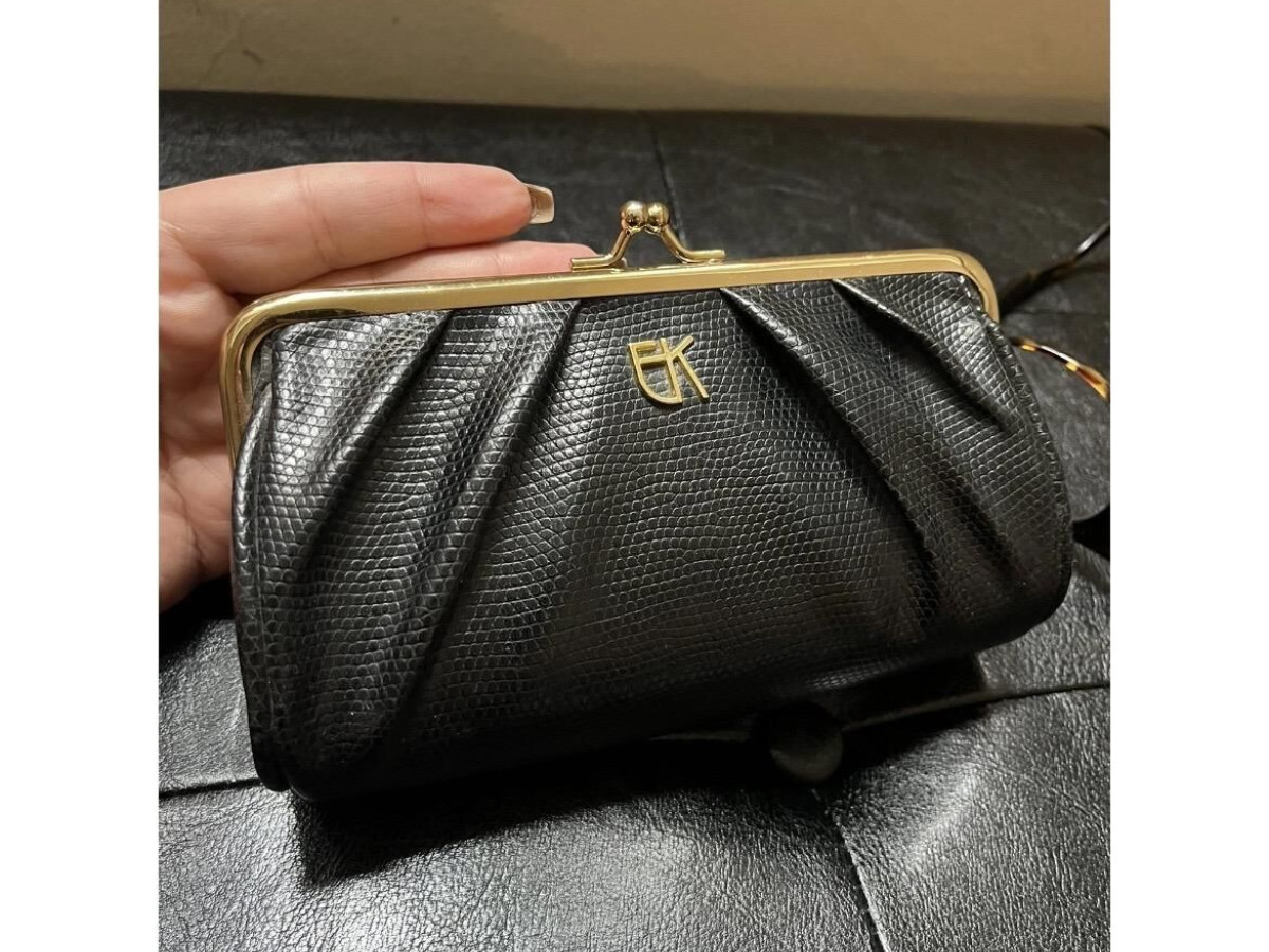 Emmanuelle Khanh - 1400006 53/19