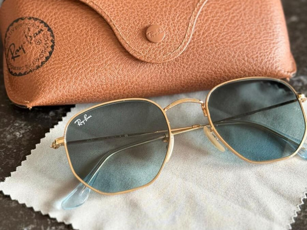 lunettes des soleil Ray-Ban...