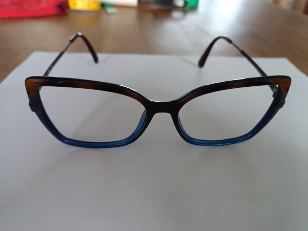 Max and co - MO5078 056