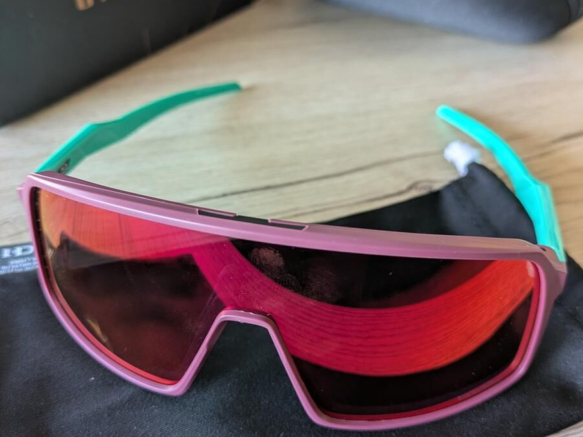 Oakley - Modèle SUTRO