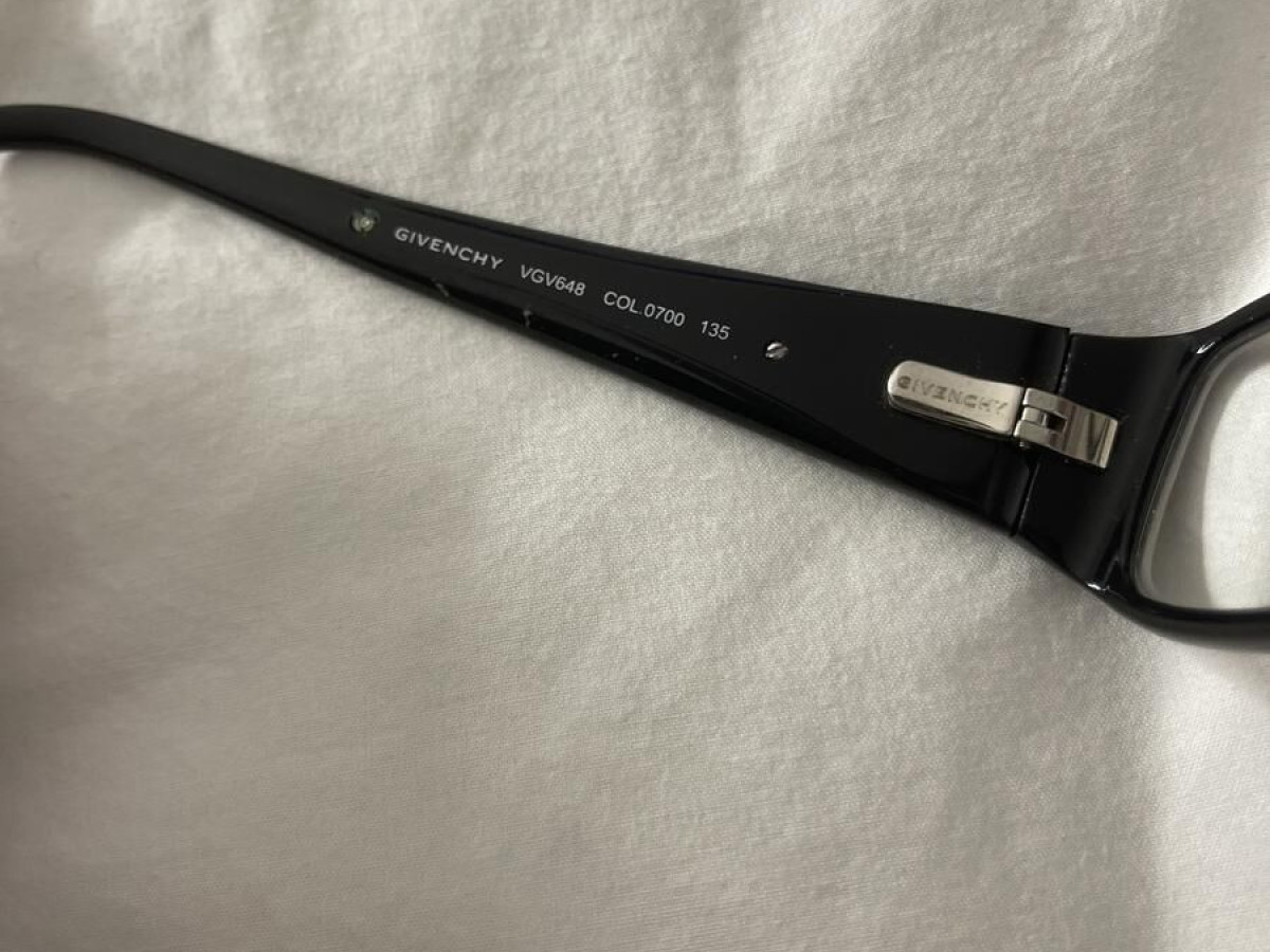 Givenchy - VGV648