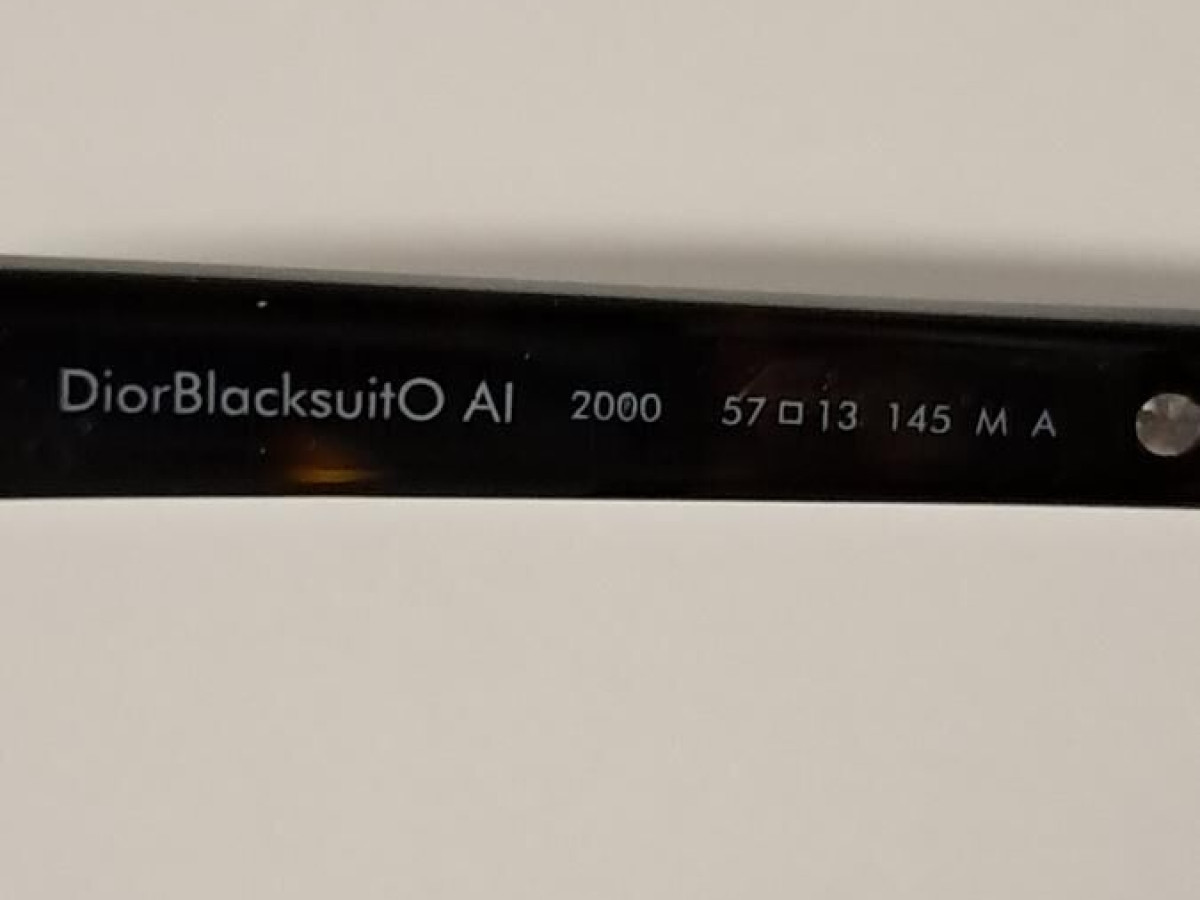 Dior - Blacksuit0 Al 2000 57&curren;13