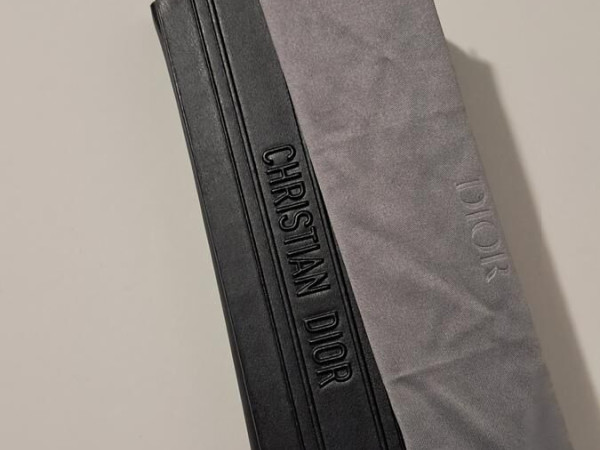 Dior - Blacksuit0 Al 2000 57&curren;13