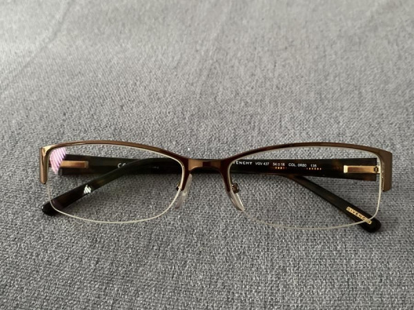 Givenchy - VGV437 54&curren;16 COL...