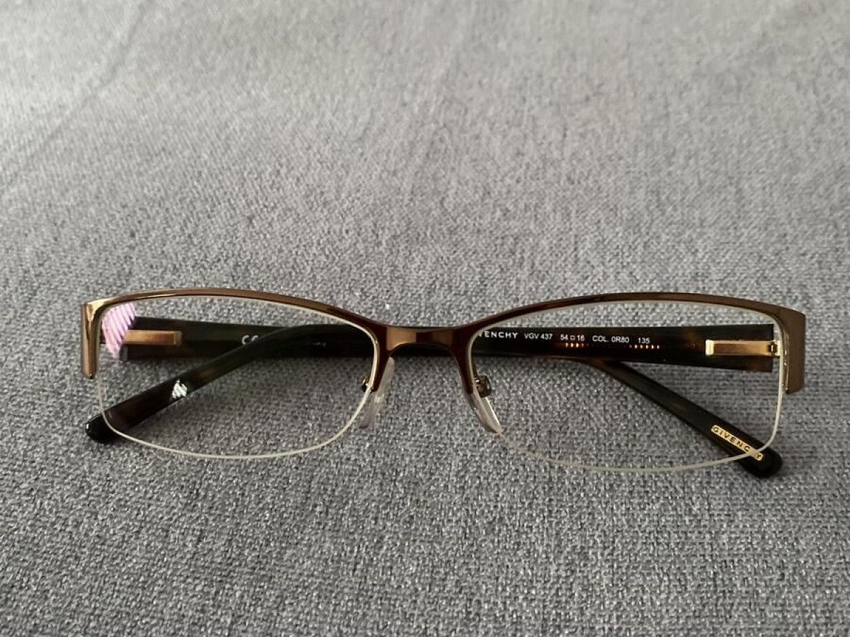 Givenchy - VGV437 54¤16 COL or80 135