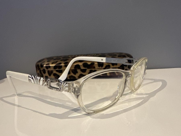 Guess  - GU2287 WHT 52&curren;17 135