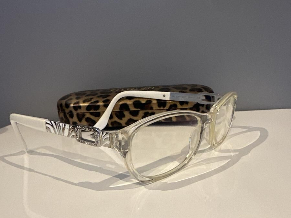 Guess  - GU2287 WHT 52&curren;17 135