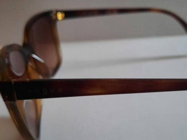 Vogue - Vo5426 W65613  54&curren;18