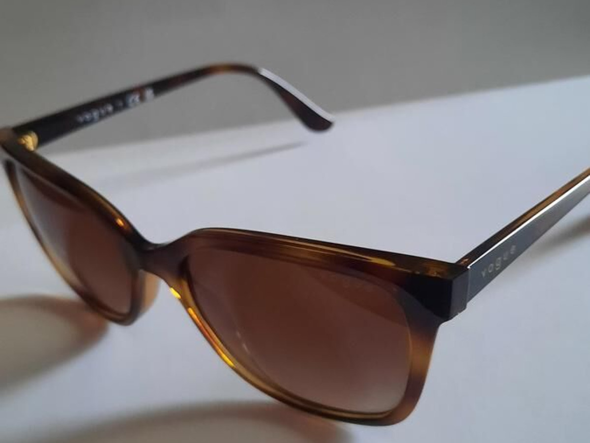 Vogue - Vo5426 W65613  54&curren;18