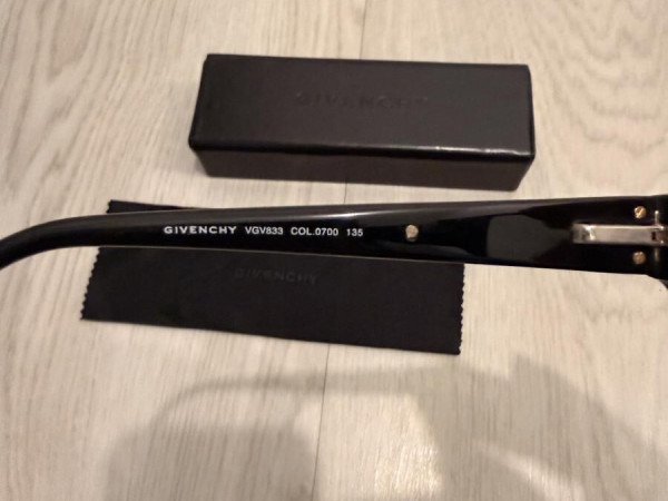 Givenchy - VGV833 COL 0700 135