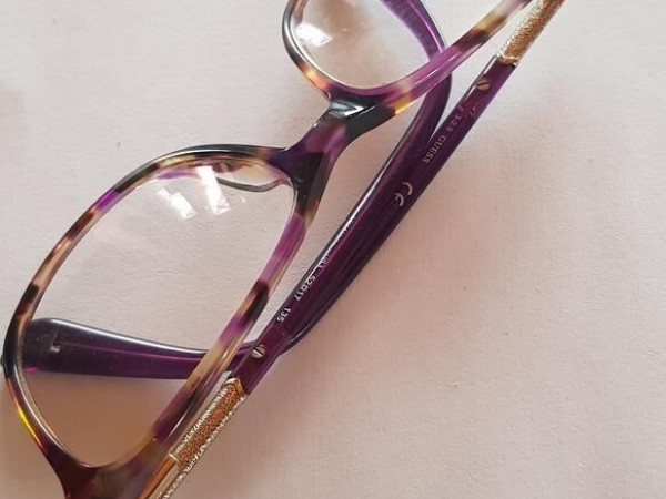 3 2 9 Guess  - 083 52&curren;17 135 3.6 cm