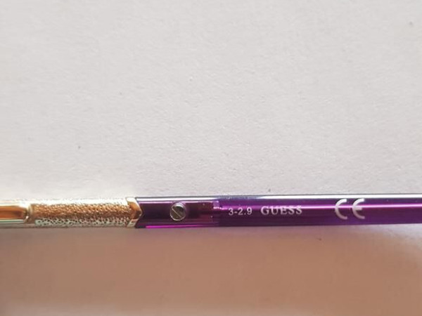 3 2 9 Guess  - 083 52&curren;17 135 3.6 cm