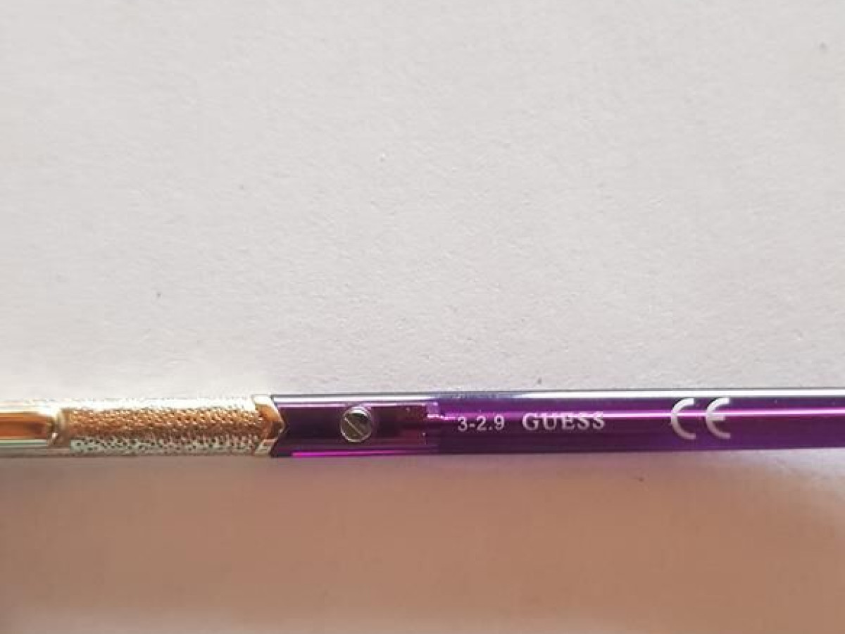 3 2 9 Guess  - 083 52&curren;17 135 3.6 cm