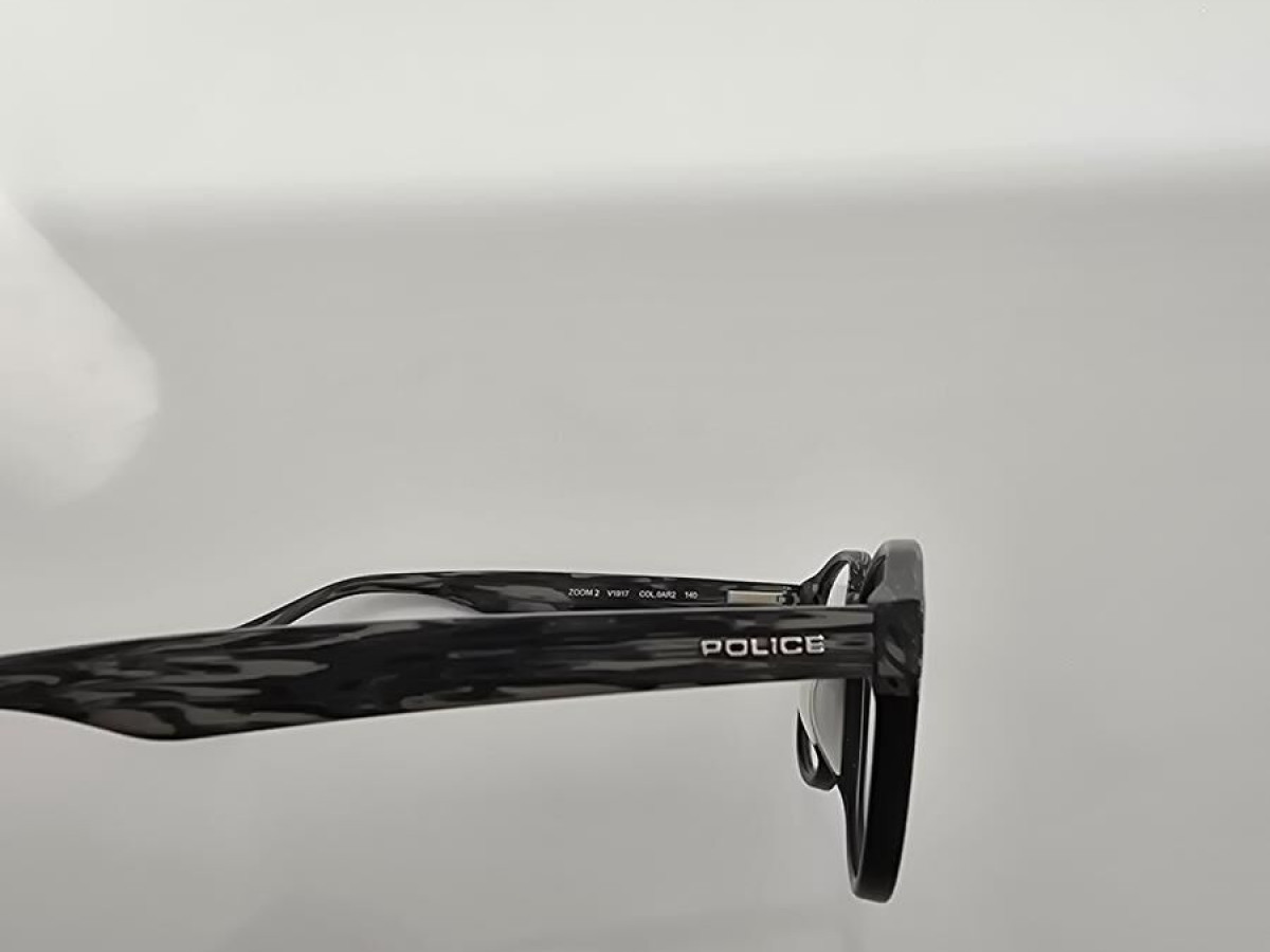 Police - Zoom 2 - V1917