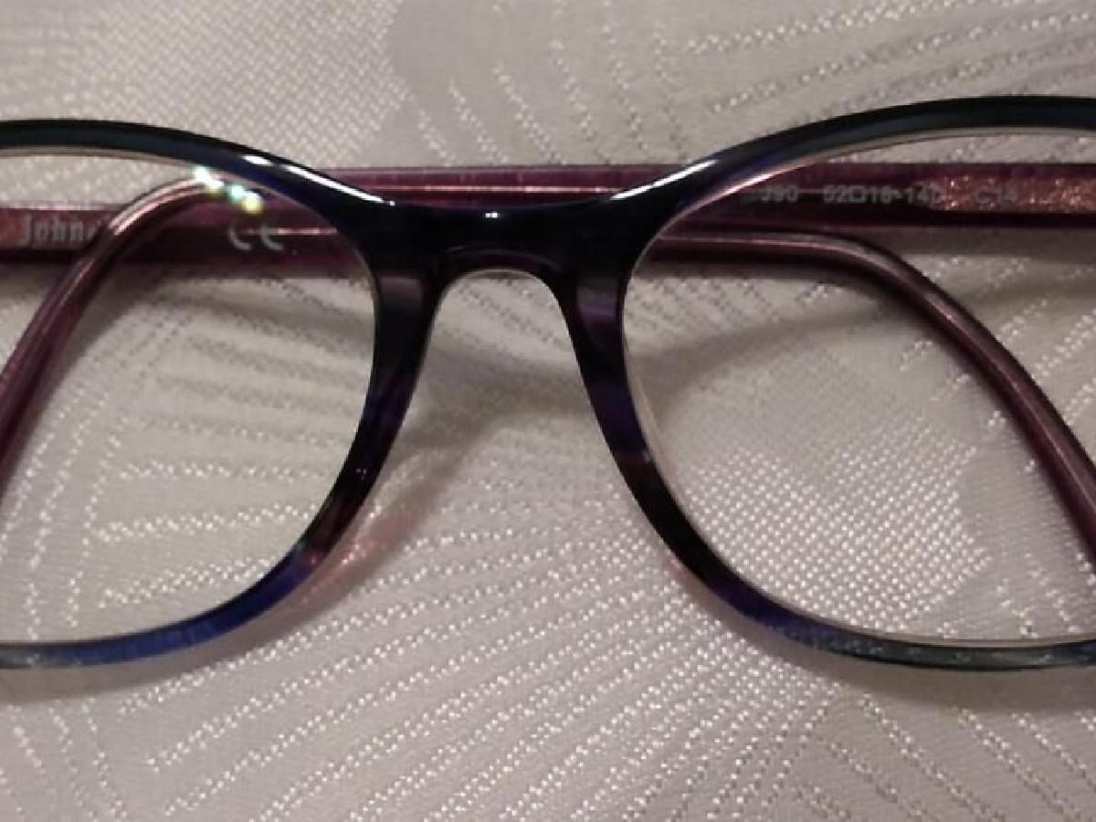 John&Jess - J90 52&curren;18