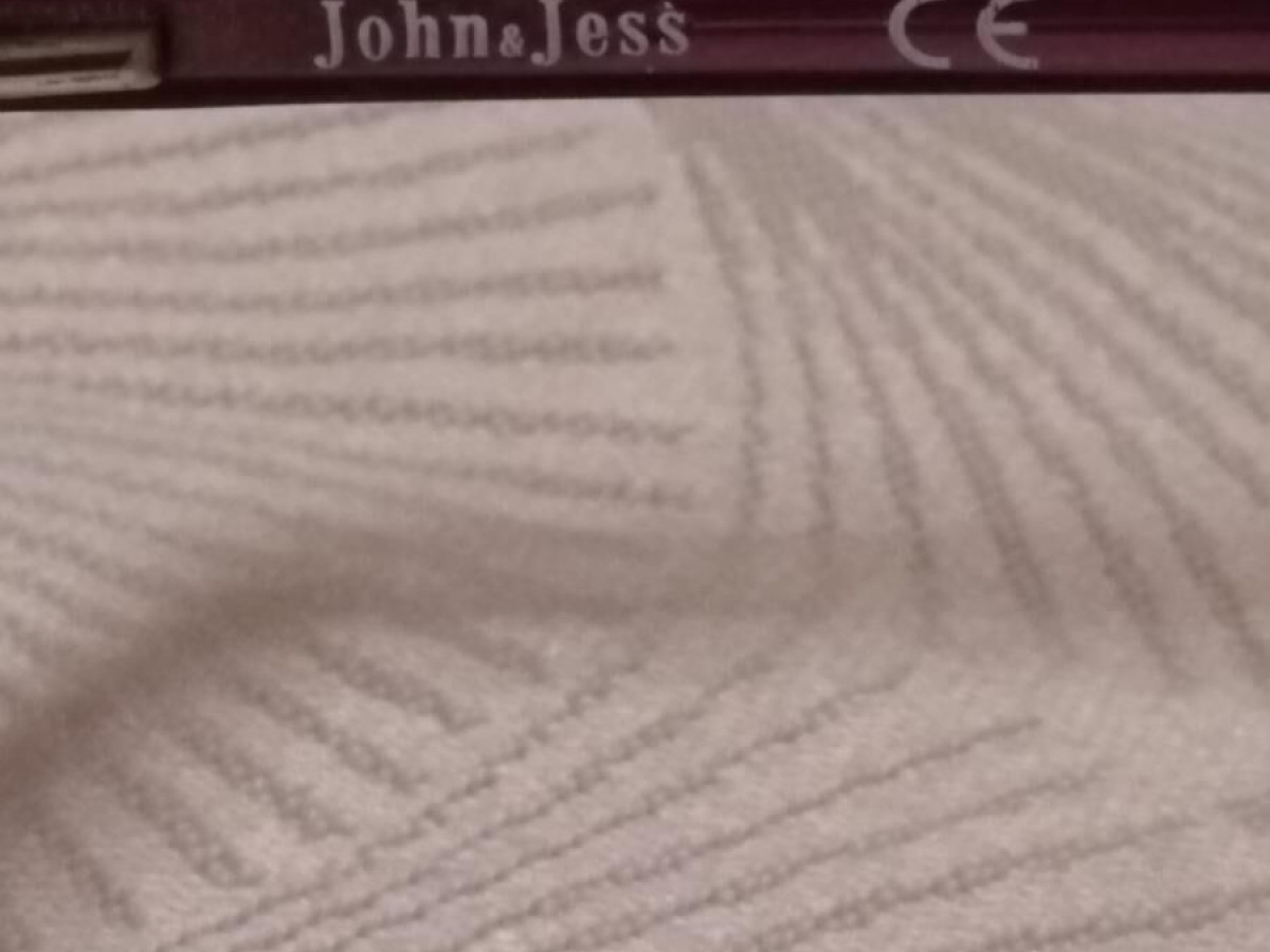 John&Jess - J90 52&curren;18