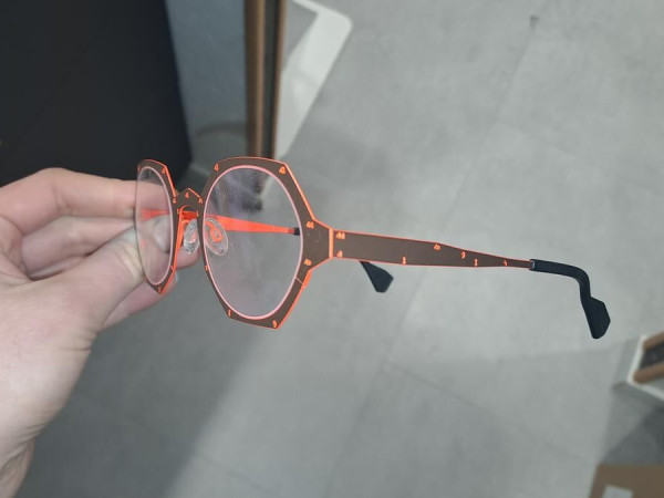 Theo - eye witness  - 249 48&curren;25