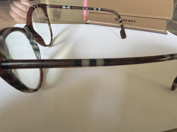 Burberry - B2325400553