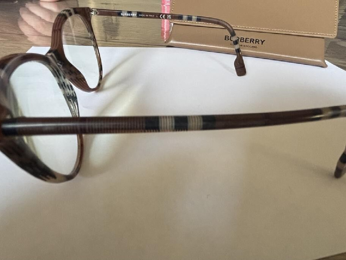 Burberry - B2325400553