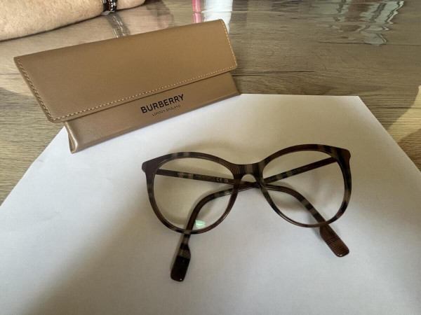 Burberry - B2325400553