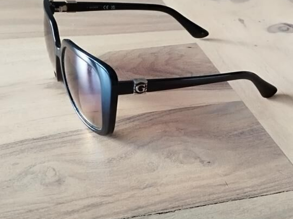 Guess - Gu7863 01B 58&curren;18 140