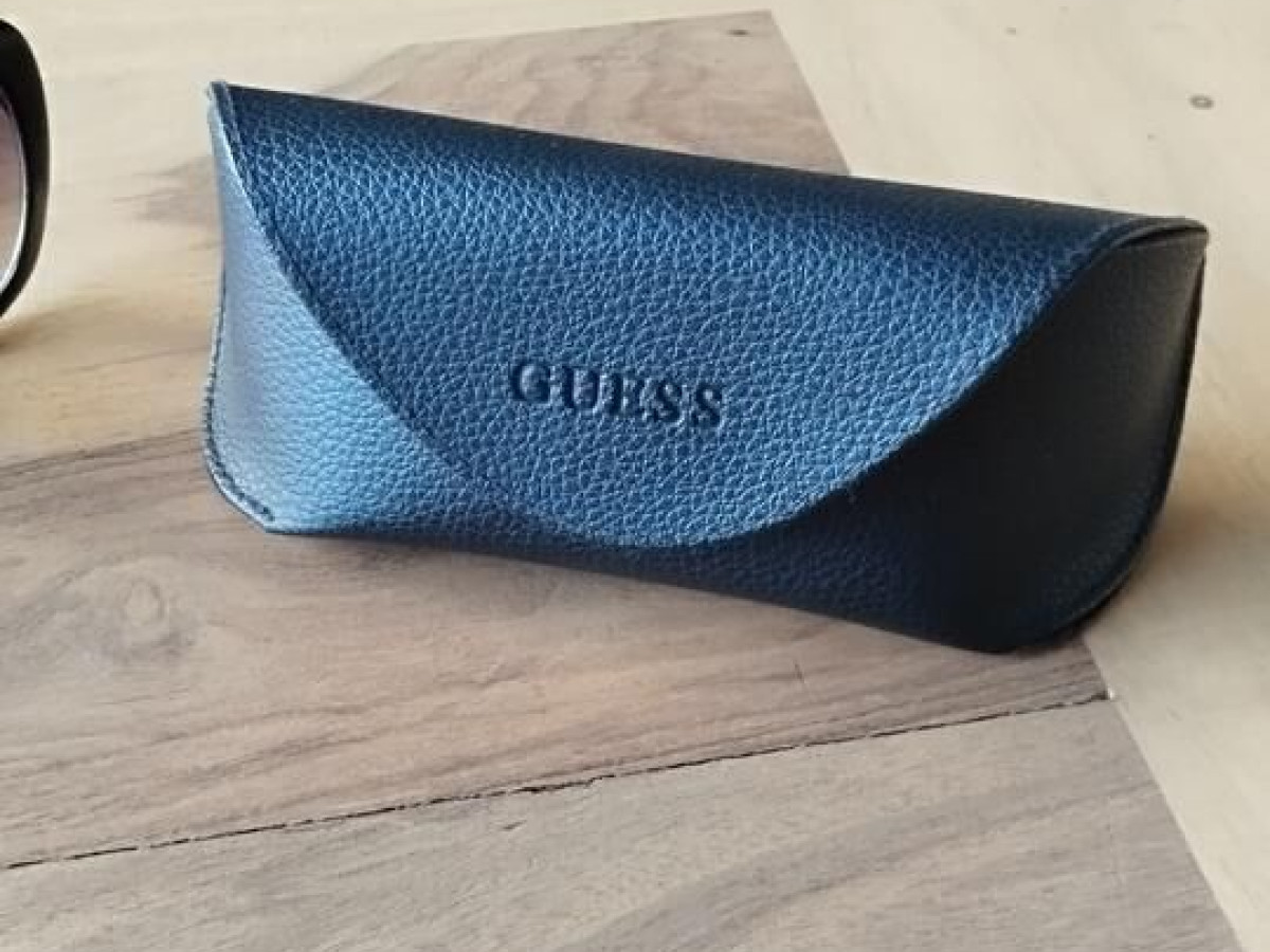 Guess - Gu7863 01B 58&curren;18 140