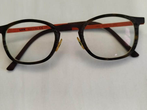 Look - 10622 48&curren;22 145 9975