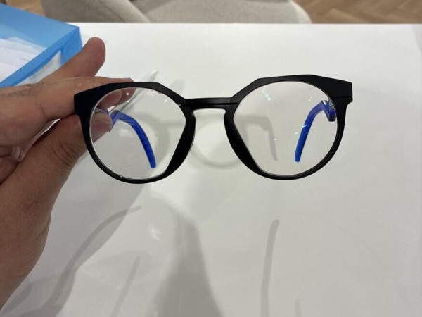 Oakley - Hstn  9242 52&curren;21