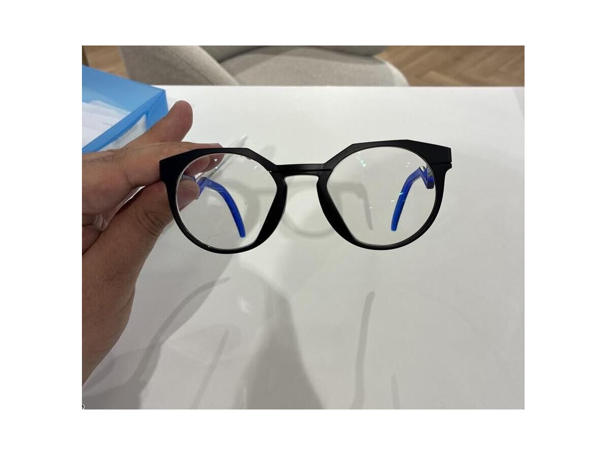 Oakley - Hstn  9242 52&curren;21