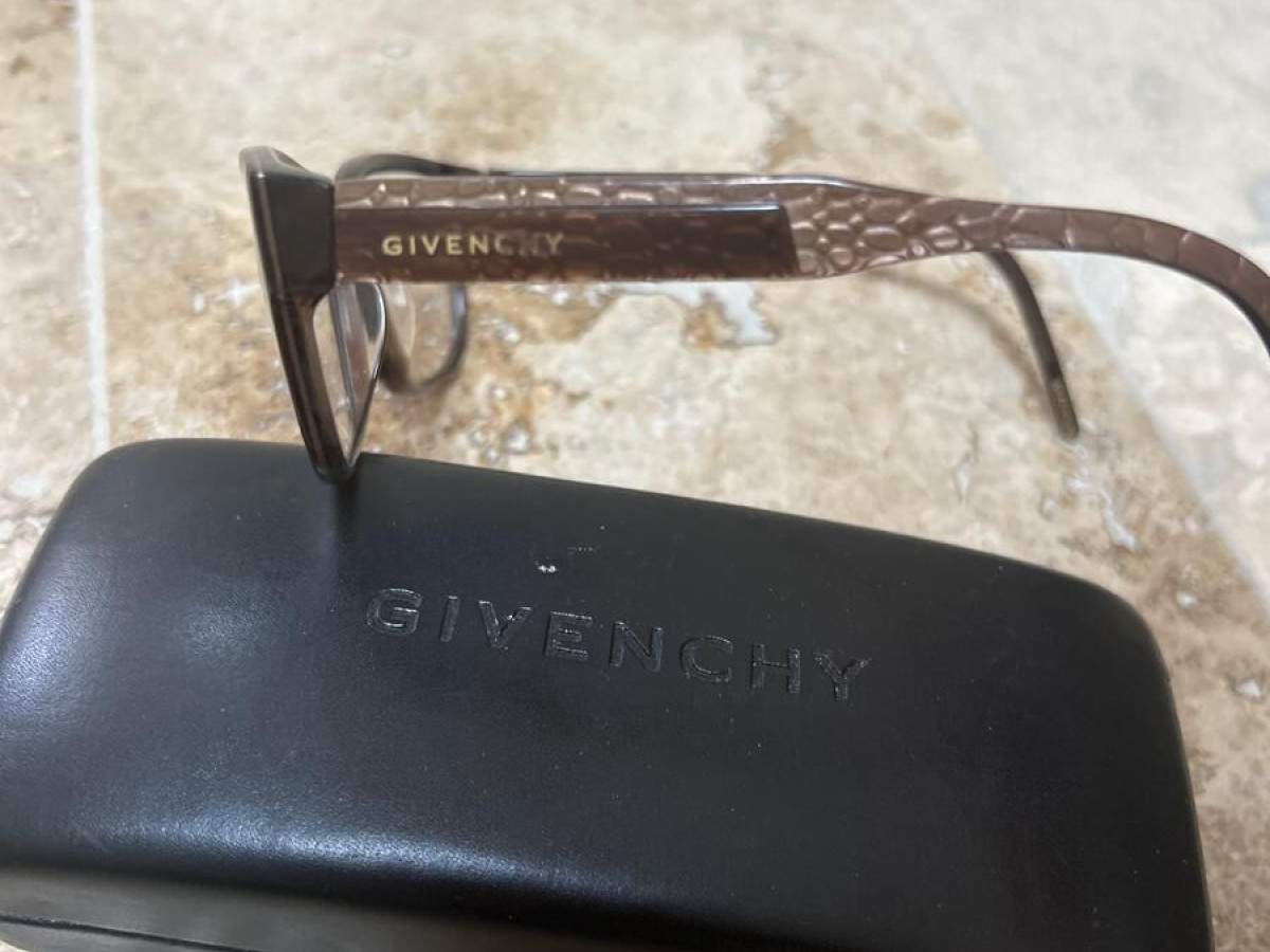 Givenchy - Vgv797