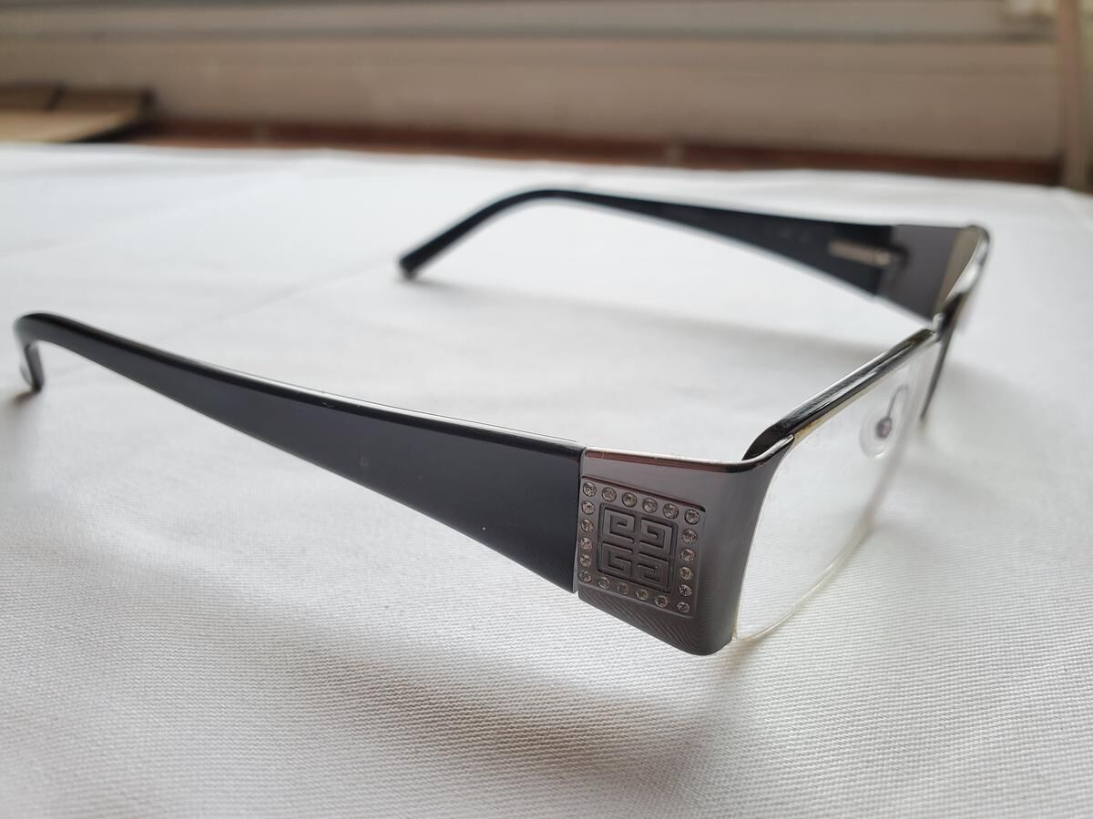 Givenchy - VGV301 584S