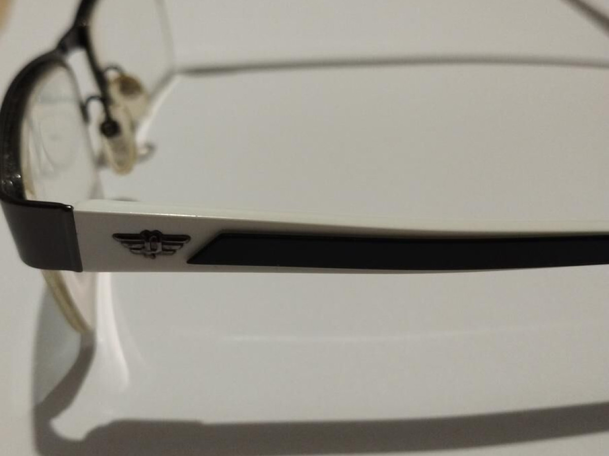 Police - V8905  53&curren;18