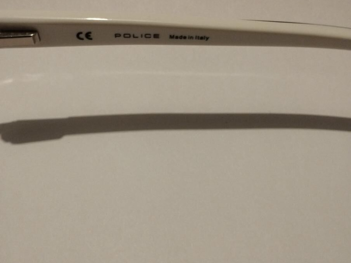 Police - V8905  53&curren;18