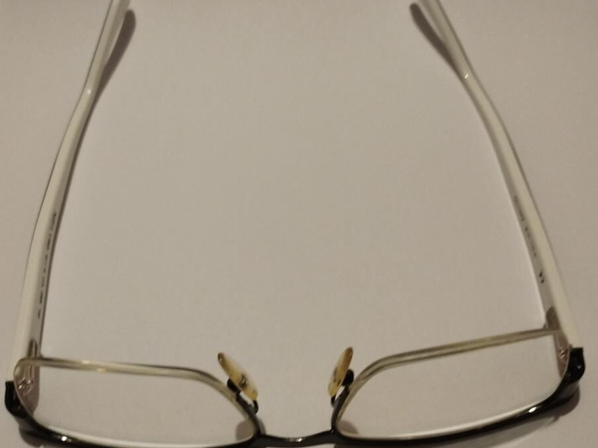 Police - V8905  53&curren;18