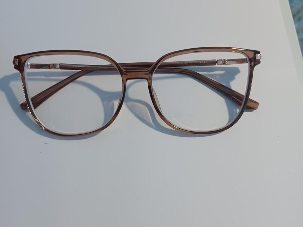 Monture papillon en ac&eacute;tate taupe et d&eacute;tails strass sur le c&ocirc;t&eacute; Firmoo - 0189 54 15-143-C7 54&curren;15