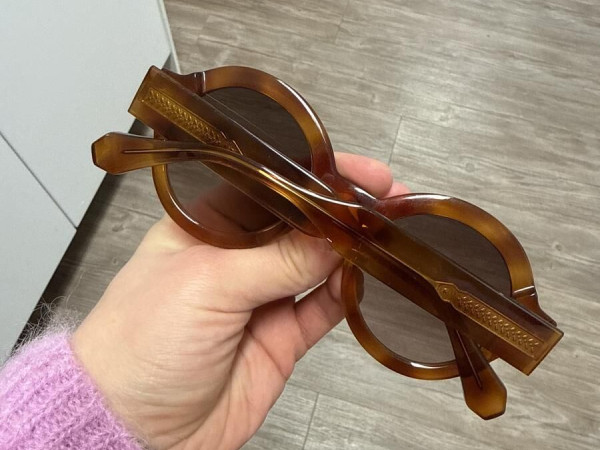 Gigi studios  - Laura  48&curren;25