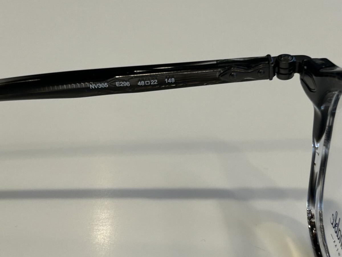 Fa&ccedil;onnable - NV305 E296 48&curren;22