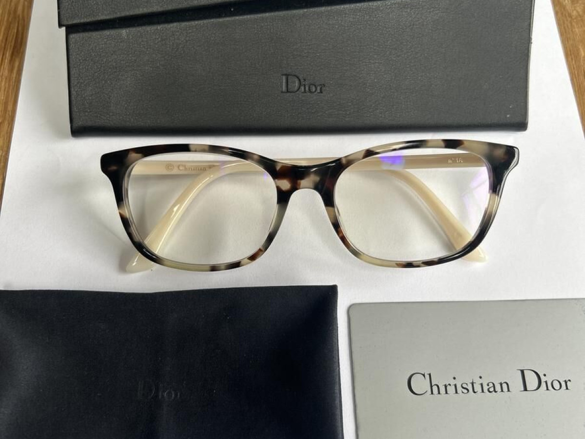 Christian DIOR  - Num&eacute;ro 18