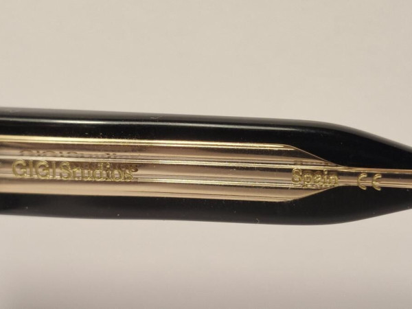 GIGI Studios -  MAGRITE 53&curren;18-147 1228  6643/1