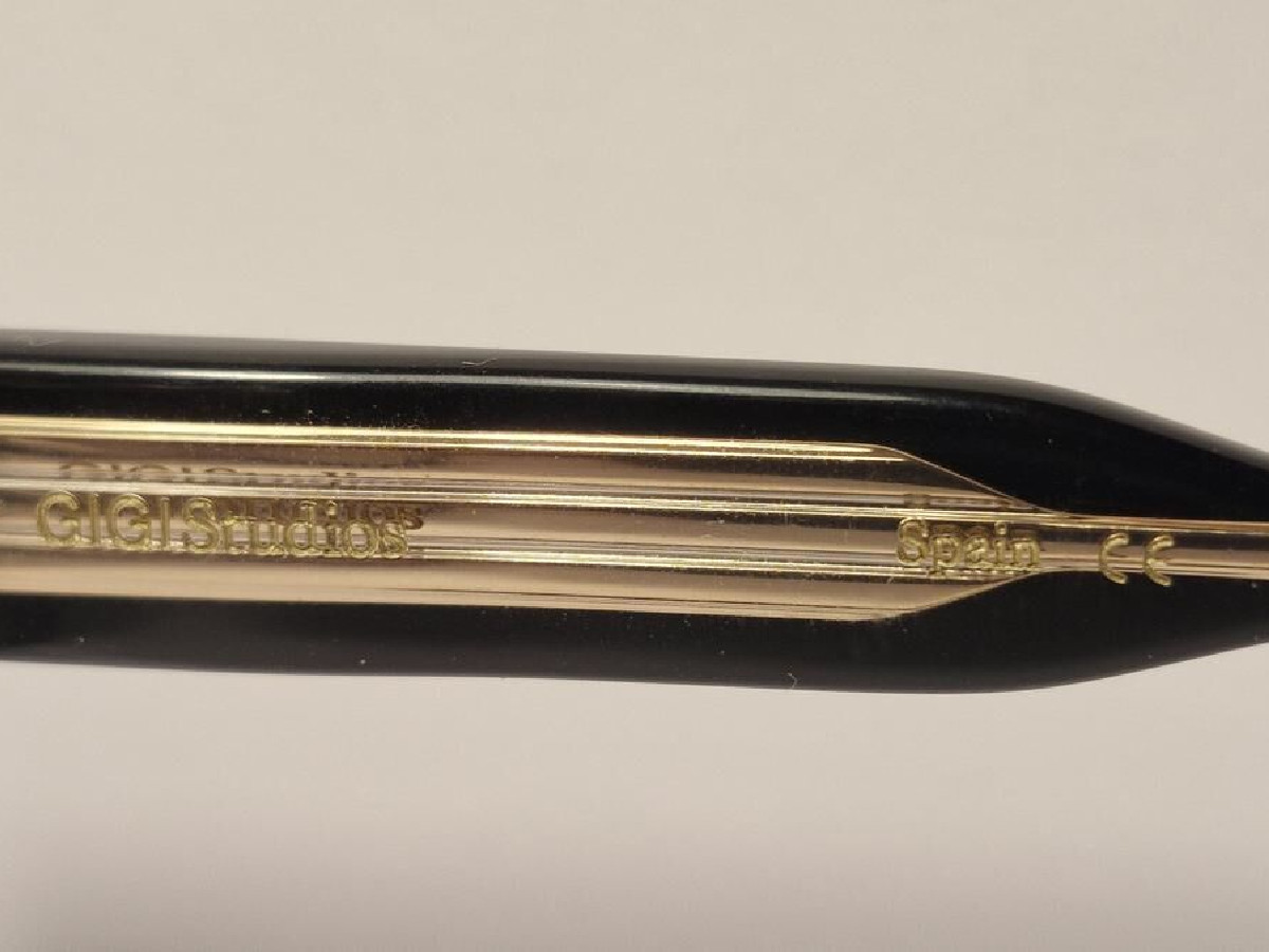 GIGI Studios -  MAGRITE 53&curren;18-147 1228  6643/1