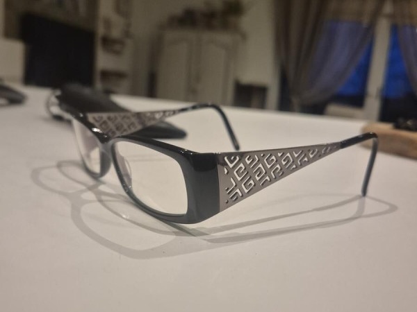 Givenchy - VGV644 52&curren;16