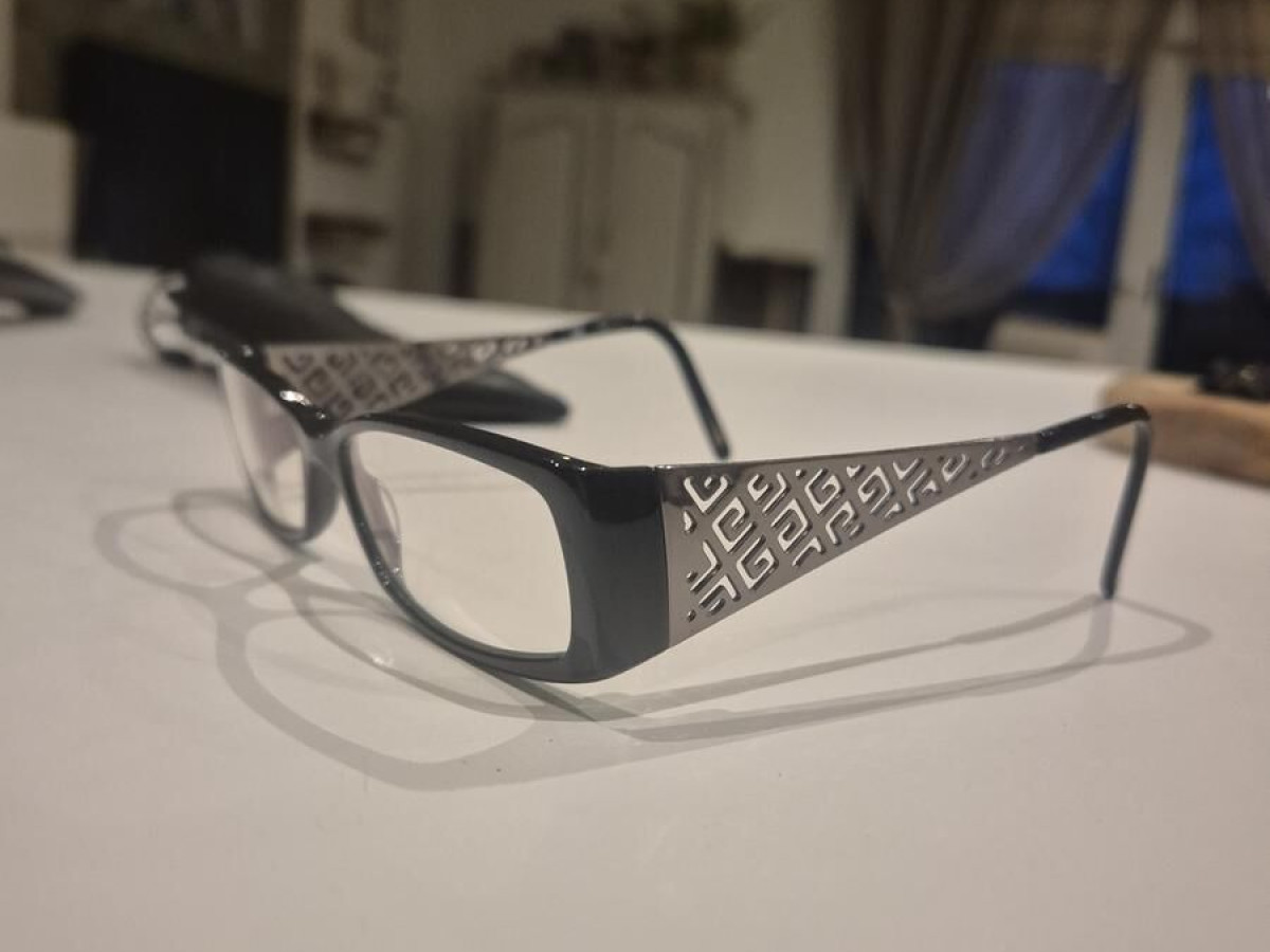 Givenchy - VGV644 52&curren;16