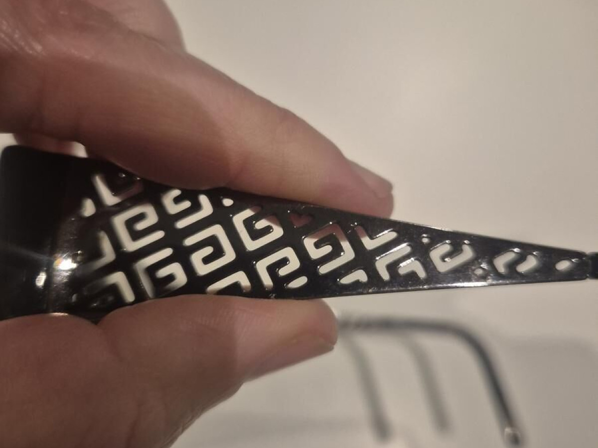 Givenchy - VGV644 52&curren;16