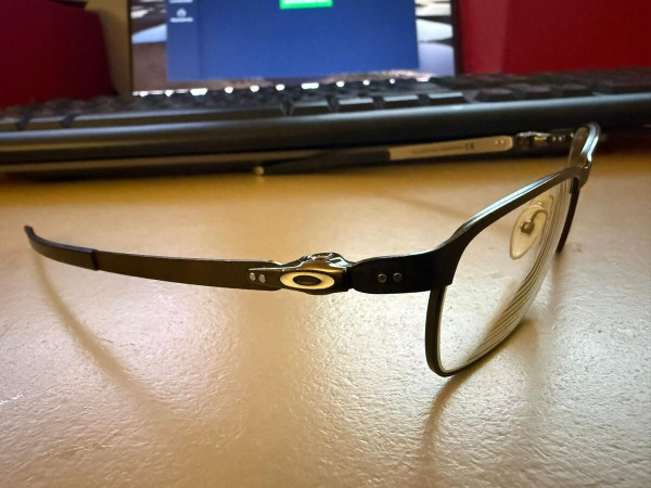 OAKLEY mod&egrave;le TINCUP - 135OX3184-0256 54&curren;17