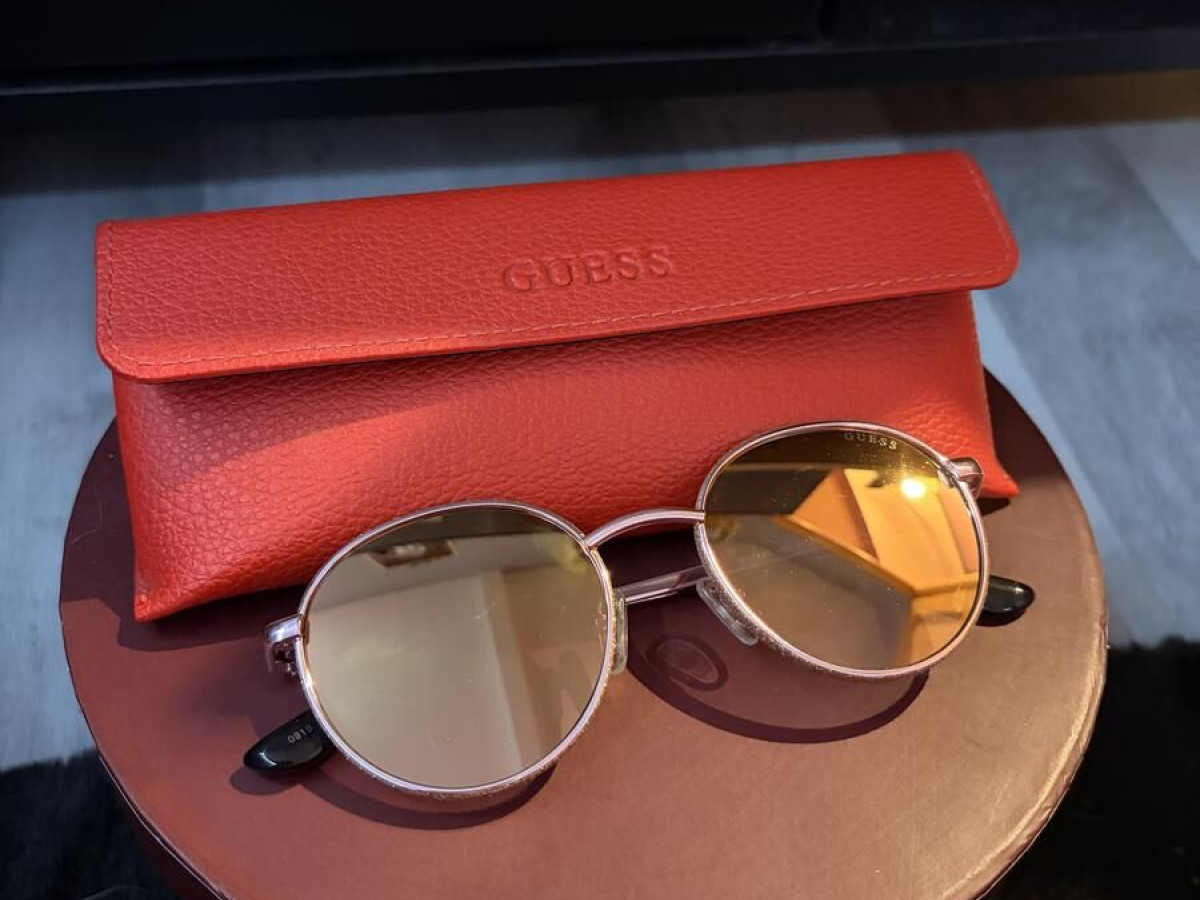 Guess - Gu7556 28u 51&curren;18