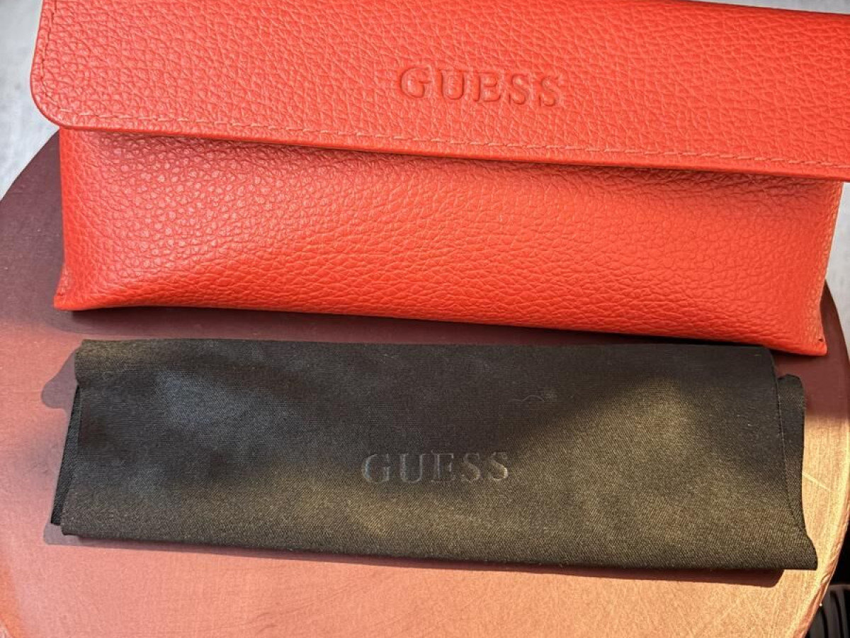 Guess - Gu7556 28u 51&curren;18