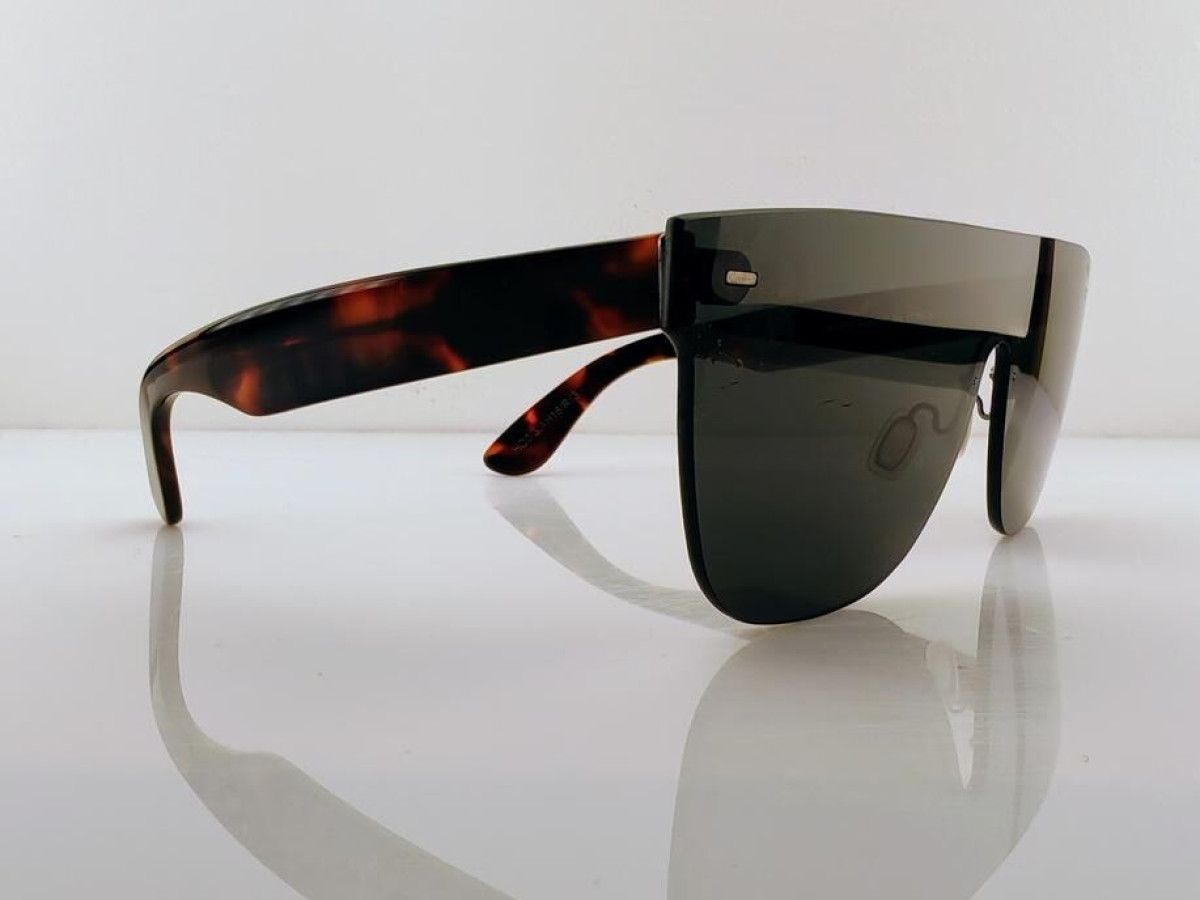 RETROSUPERFUTURE - HQO 3 AH16 R 3 57¤18