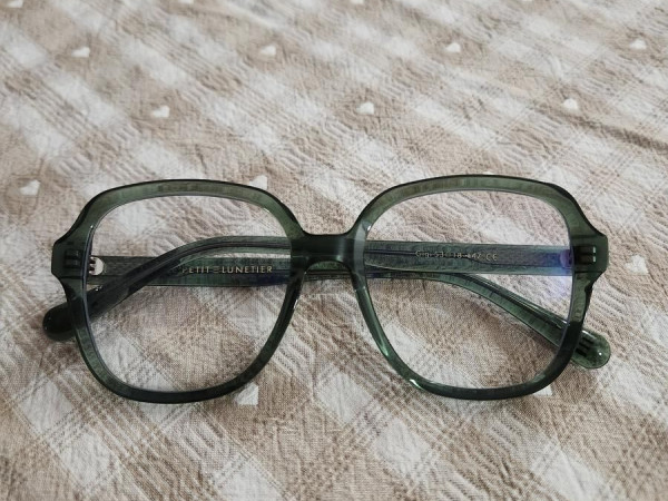 LE PETIT LUNETIER - GIGI...