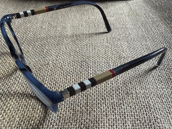 BURBERRY - B2205 3546 52&curren;17 145