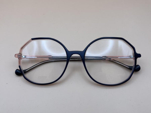 Caroline Abram - Capucine...